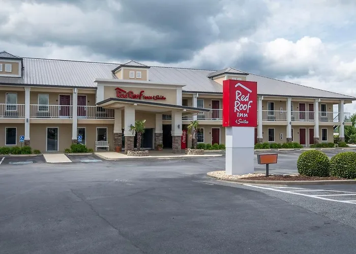 Motels in Calhoun