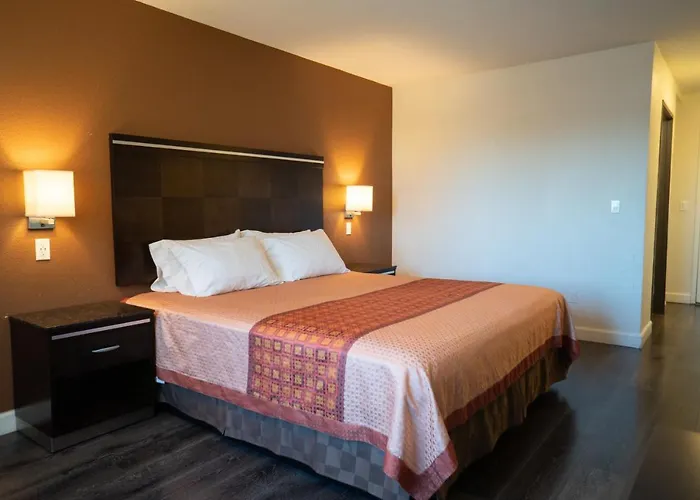 Motels in Maywood