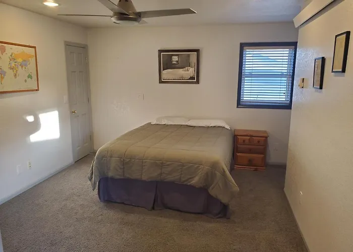 Motels in Whitewood