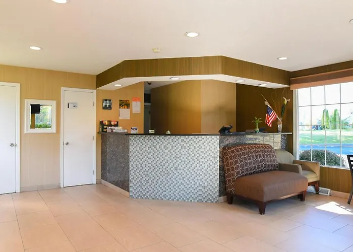 Motels in Rensselaer