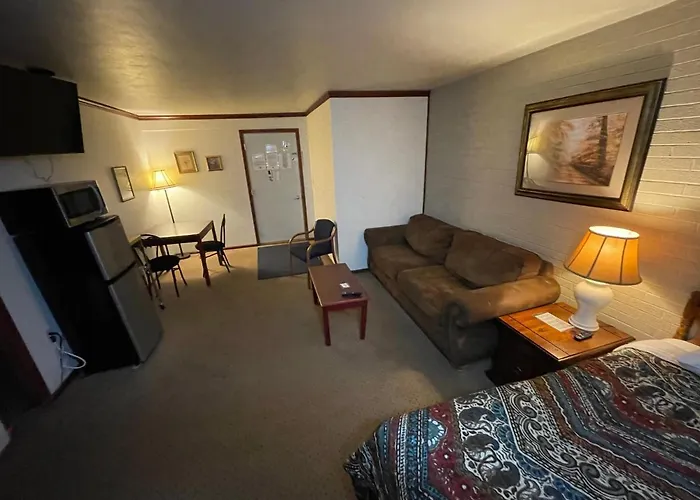 Motels in Fairmont