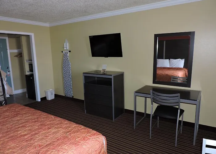 Motels in Liberty Hill