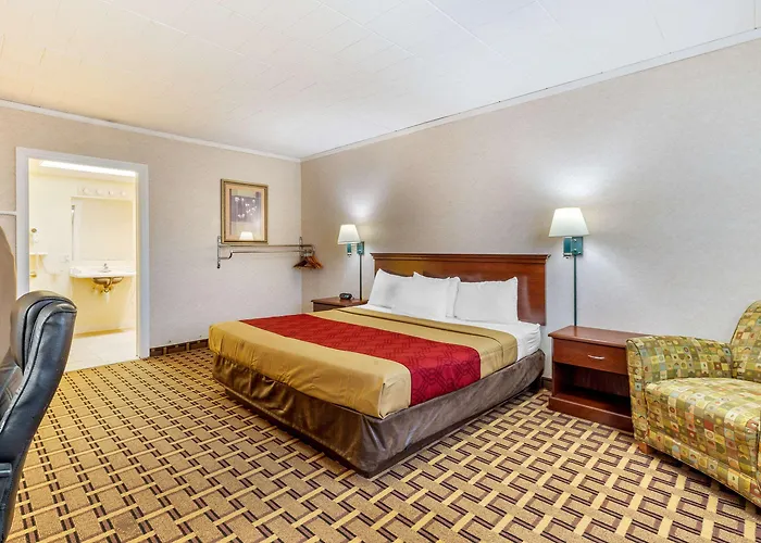 Motels in Mystic