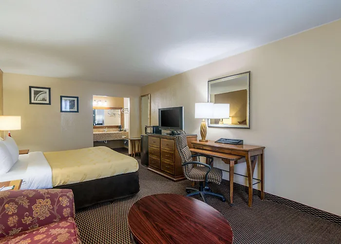 Motels in Shawnee