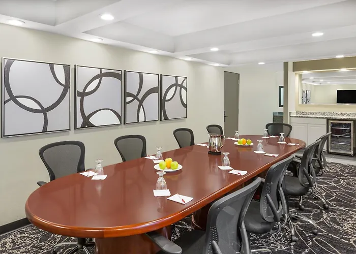 Cheap Hotels in Des Moines