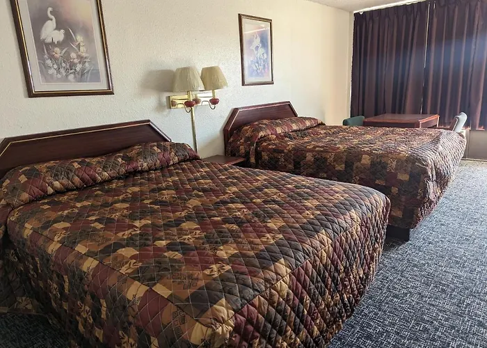 Motels in Mustang