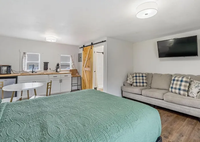 Motels in Colville