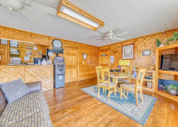Motels in Oneida