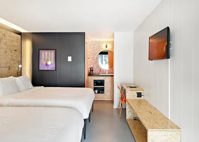 Motels in Hillsdale