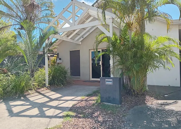 Hostels in Fraser Island