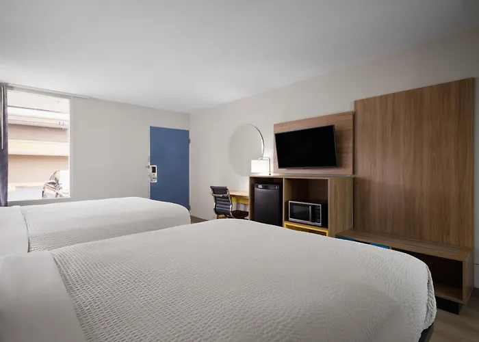 Motels in Auburn