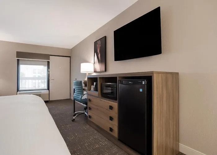 Motels in Cedar Lake
