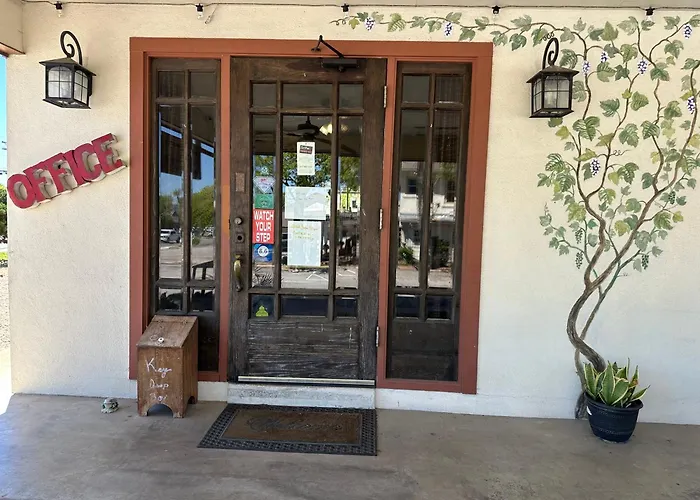 Motels in Canyon Lake