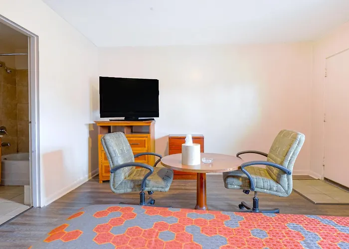 Motels in Hillside