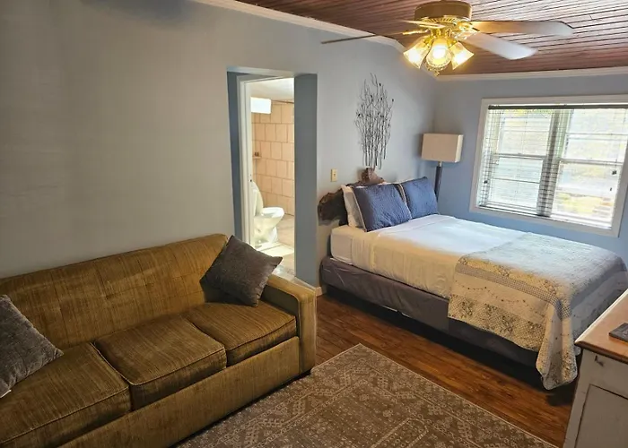 Motels in Chimney Rock