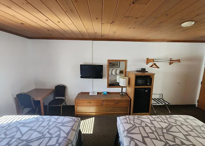 Motels in Webster