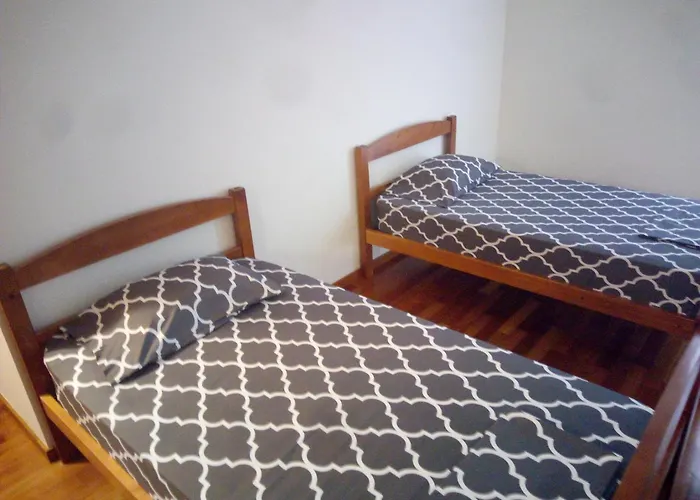 Hostels in Santa Cruz (Madeira)