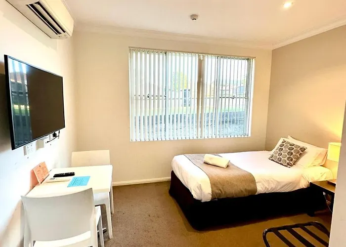 Motels in Tumut