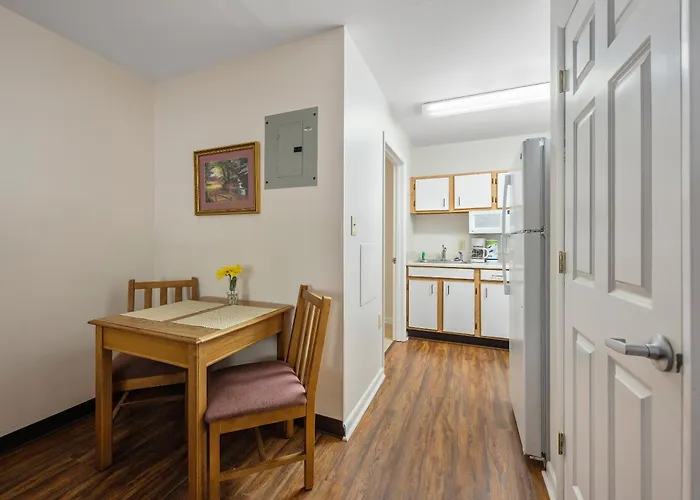 Motels in Latta