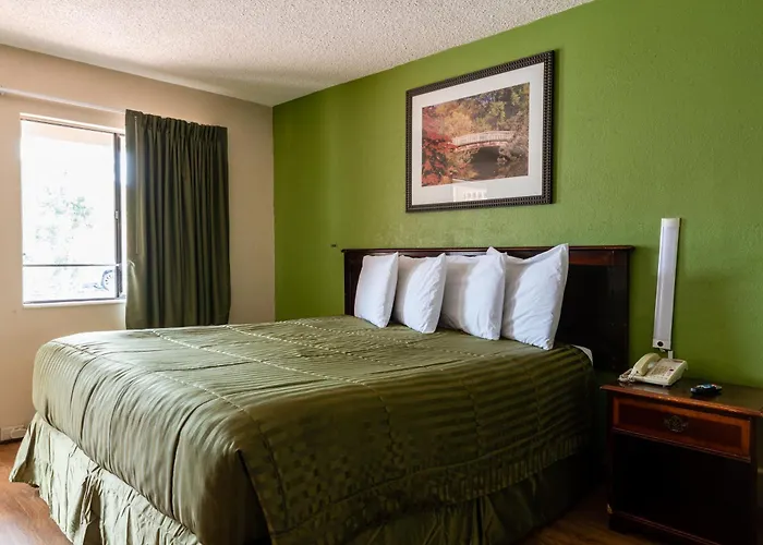 Motels in Smyrna