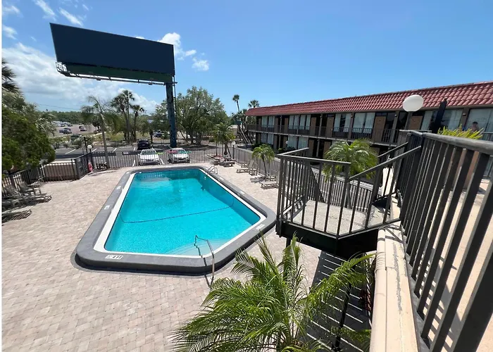 Motels in Tarpon Springs