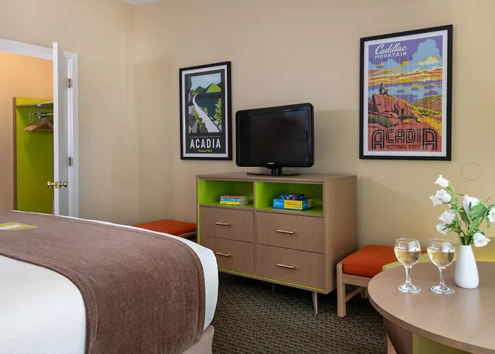 Motels in Stonington