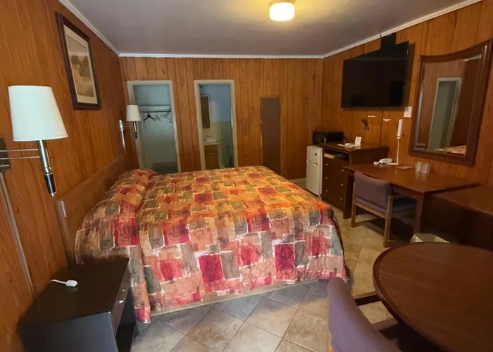 Motels in Gilmer