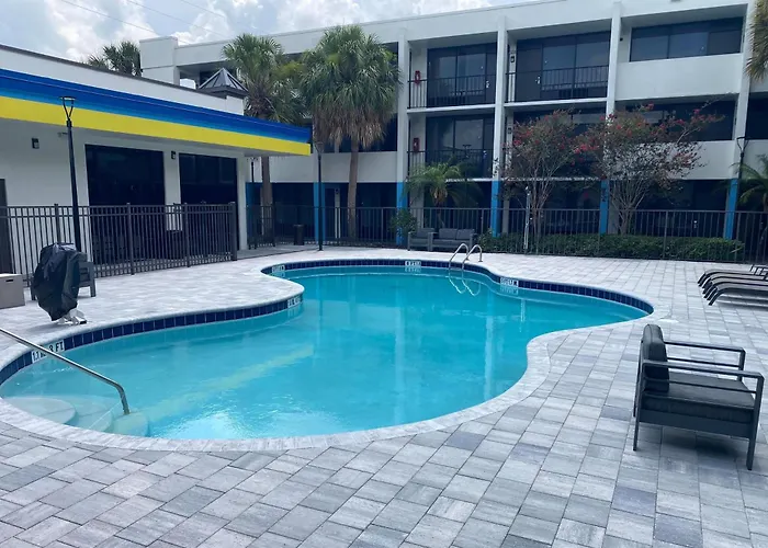 Motels in Deltona