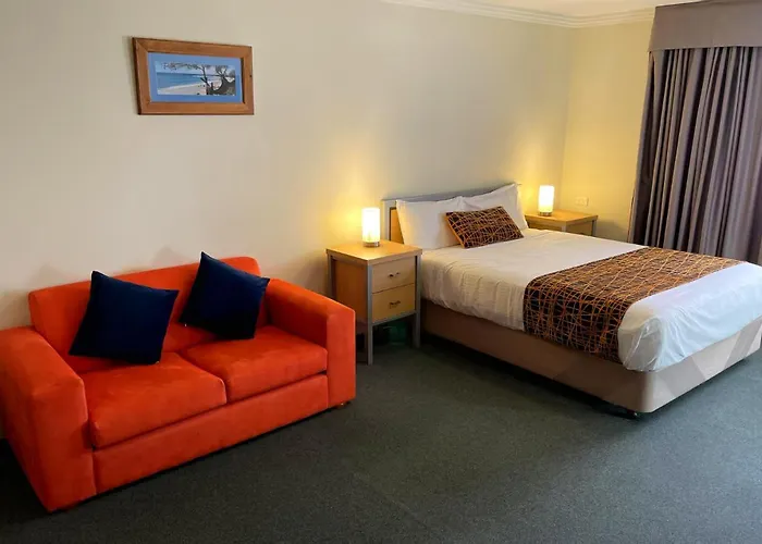 Motels in Macksville
