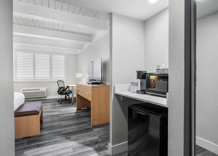 Cheap Hotels in Davis
