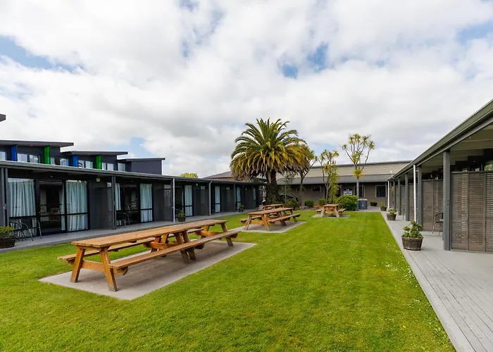Motels in Addington
