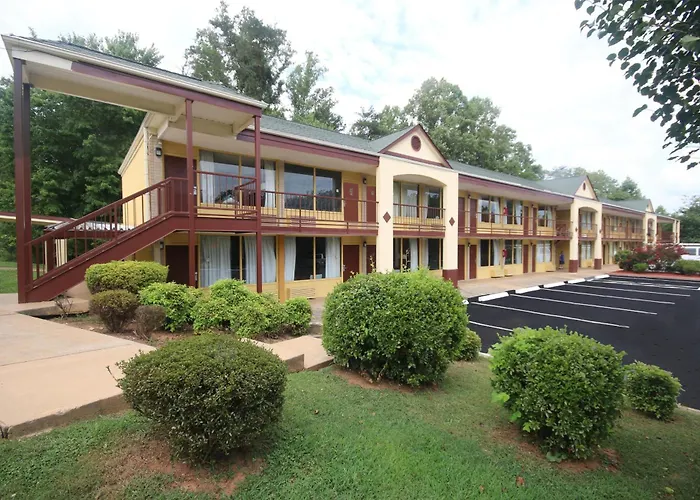Motels in Pilot Mountain
