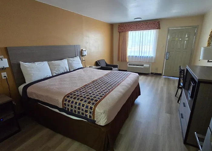 Motels in Crane