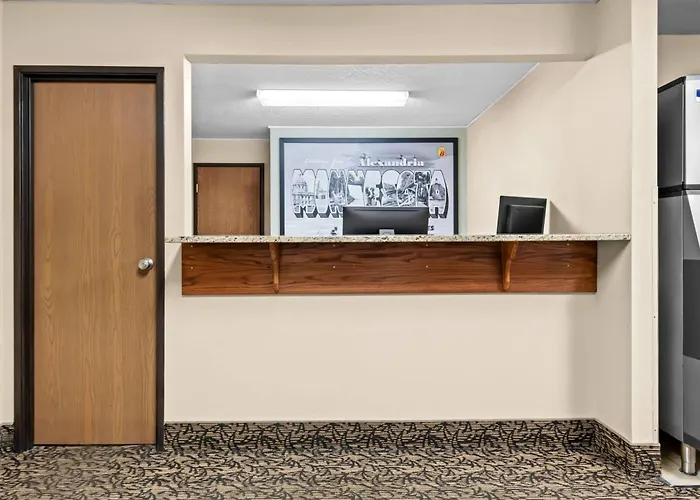 Motels in Staples