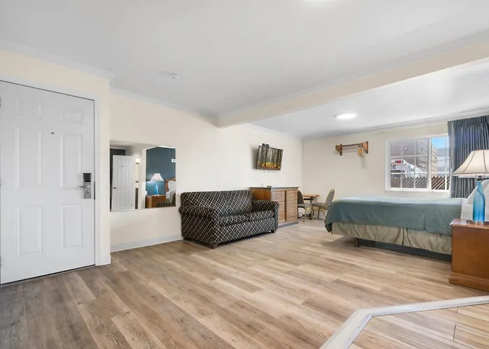 Motels in Baldwin Park