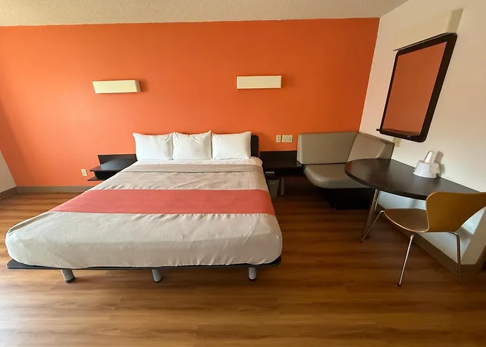 Motels in Gilman