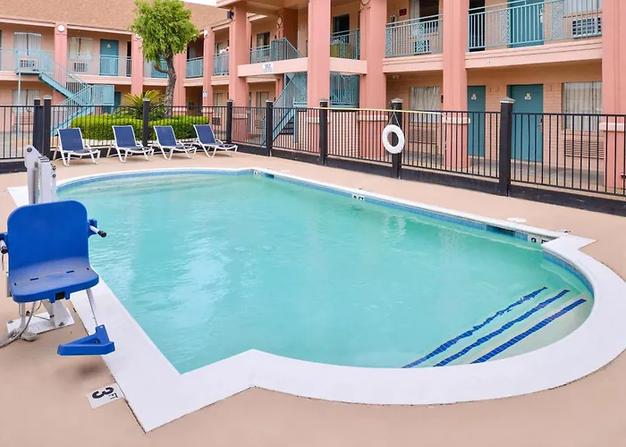 Motels in Clute