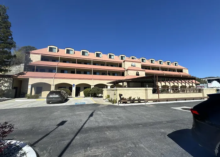 Motels in Oakhurst