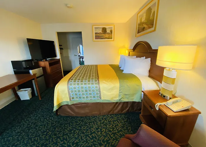 Motels in Gardner