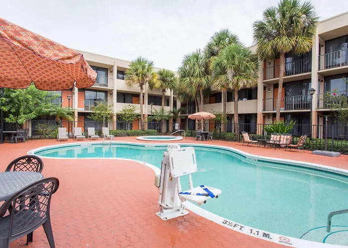Motels in Oviedo