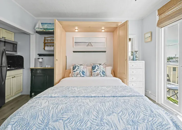 Cheap Hotels in Palm Beach
