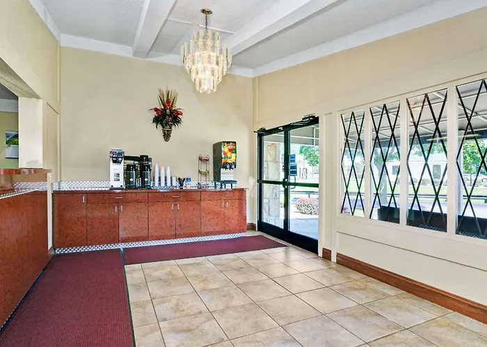 Motels in Charleston