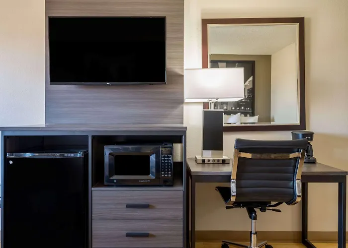 Cheap Hotels in Clinton