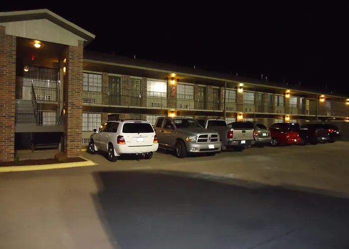 Motels in Roland