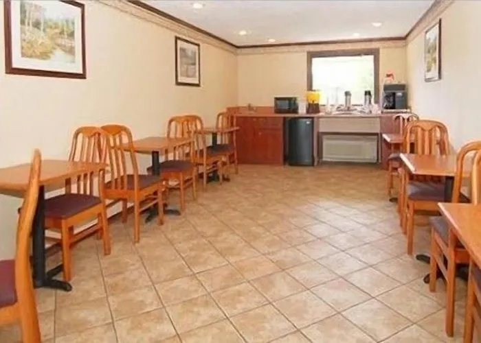Motels in Warren