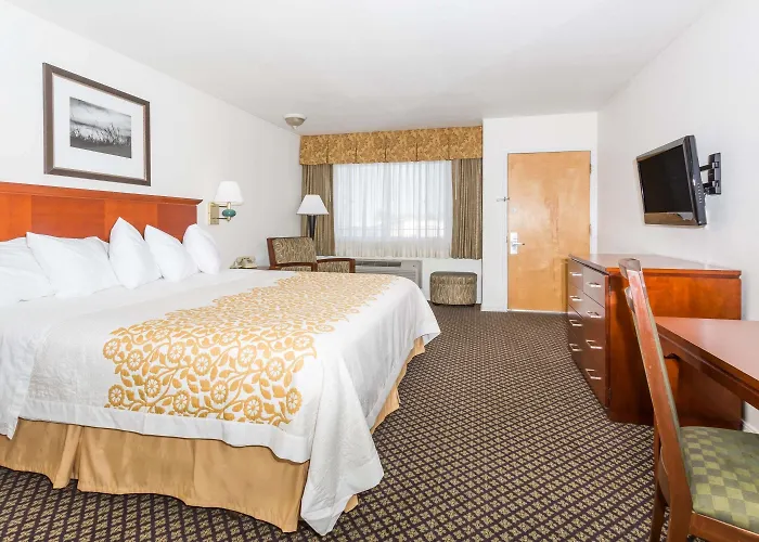 Motels in Pine Bluffs
