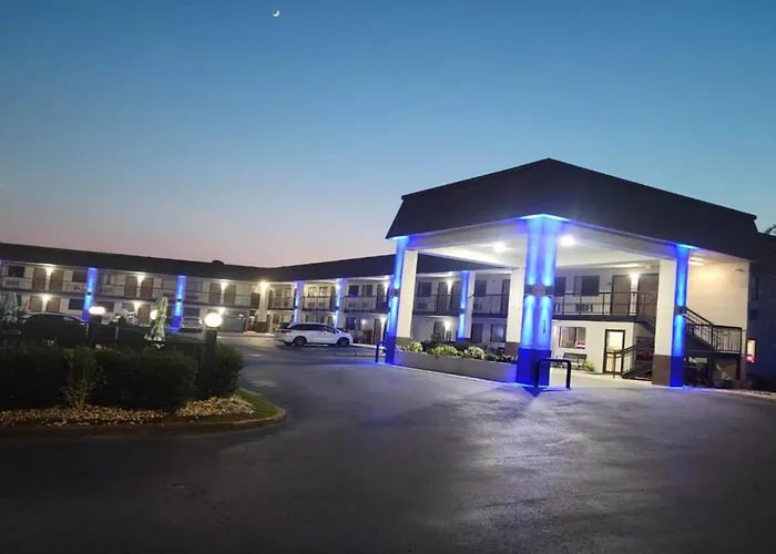 Motels in Monticello