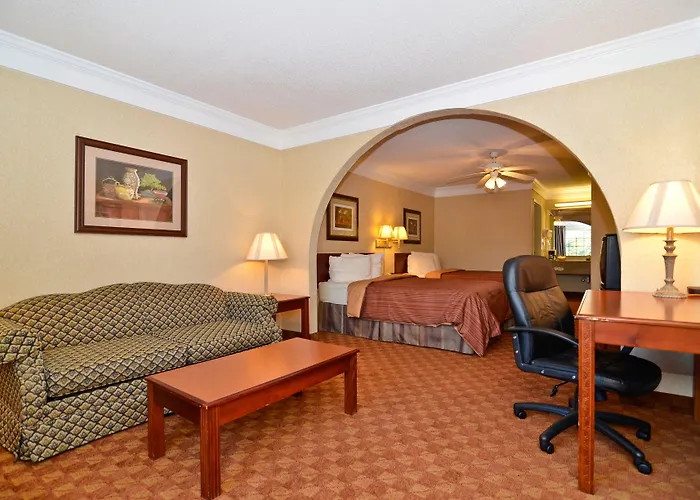 Motels in Eastman