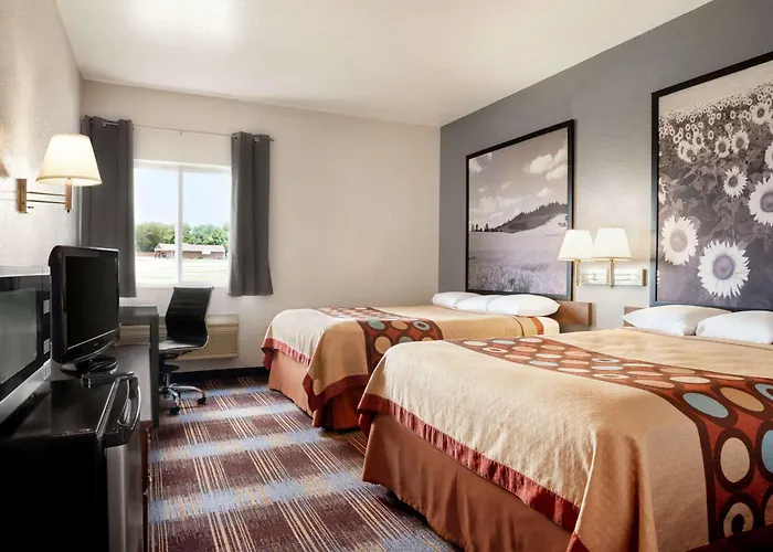 Motels in Holton