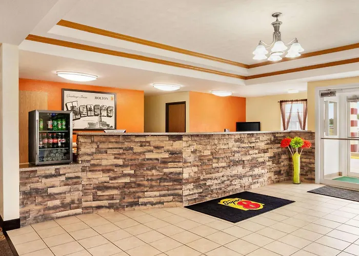Motels in Hiawatha